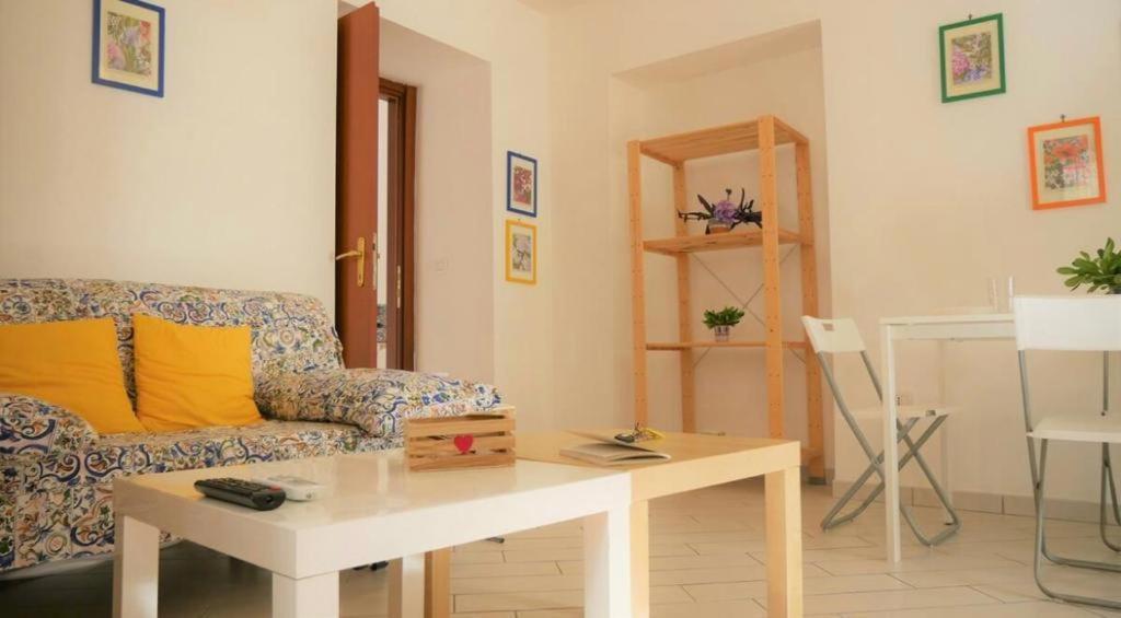 House With Garden And Parking Space In Mergellina Napoli Exterior foto