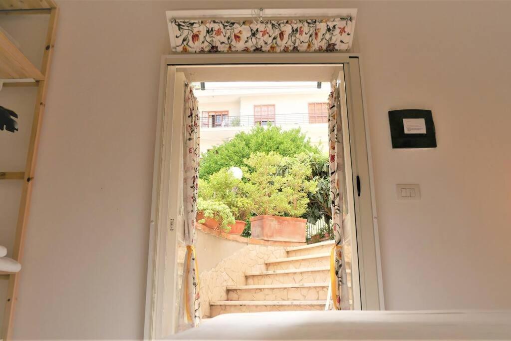 House With Garden And Parking Space In Mergellina Napoli Exterior foto